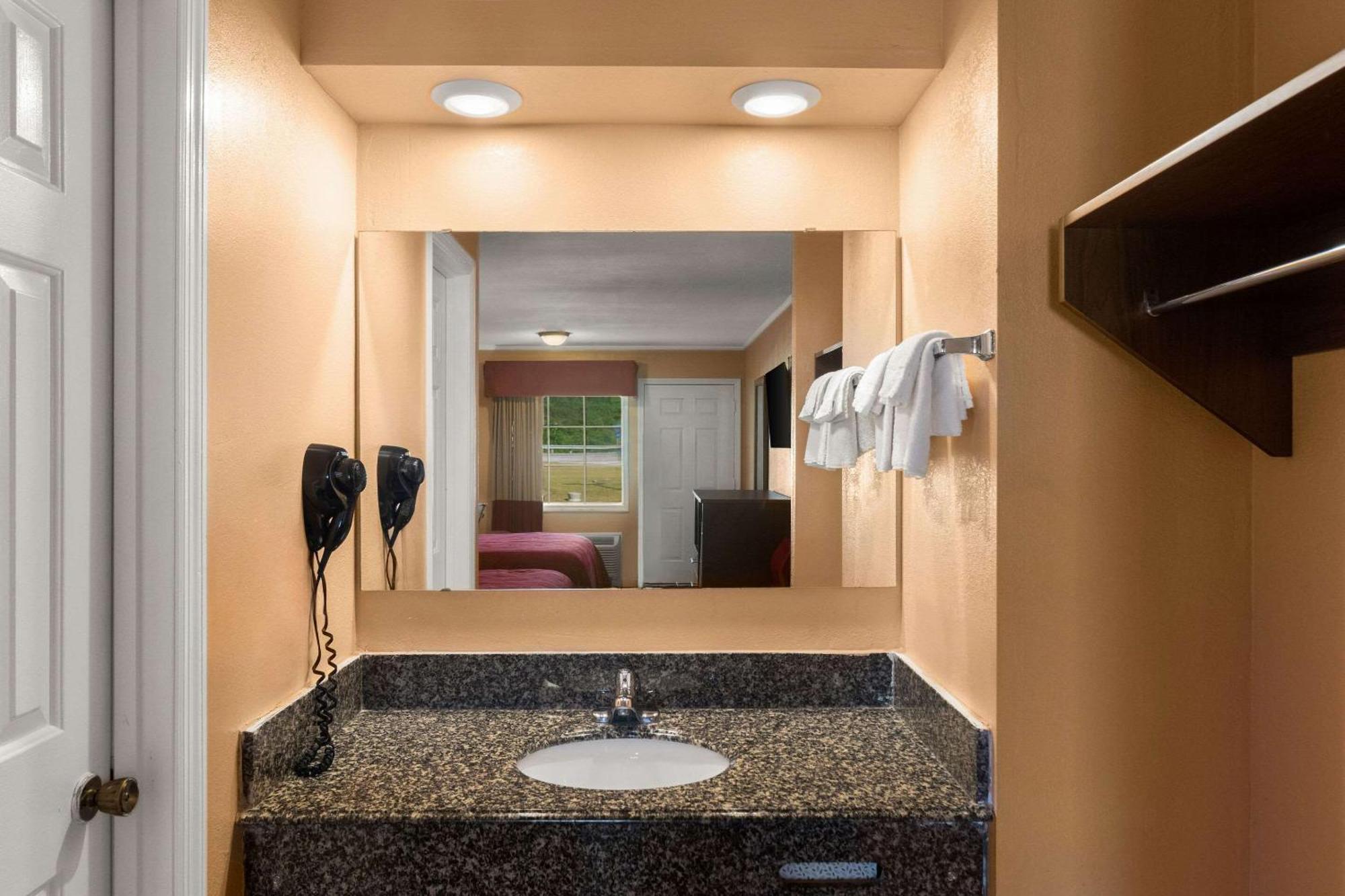 Econo Lodge Cornersville Εξωτερικό φωτογραφία