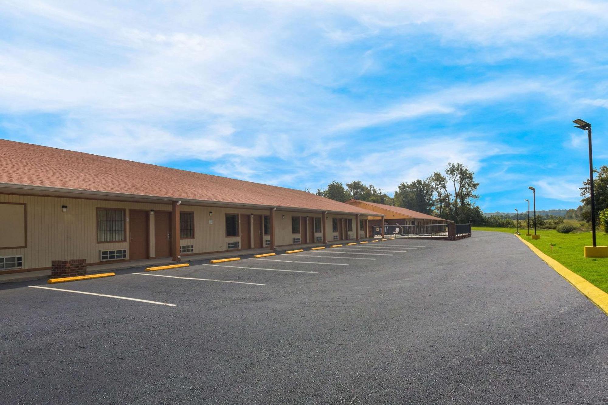 Econo Lodge Cornersville Εξωτερικό φωτογραφία